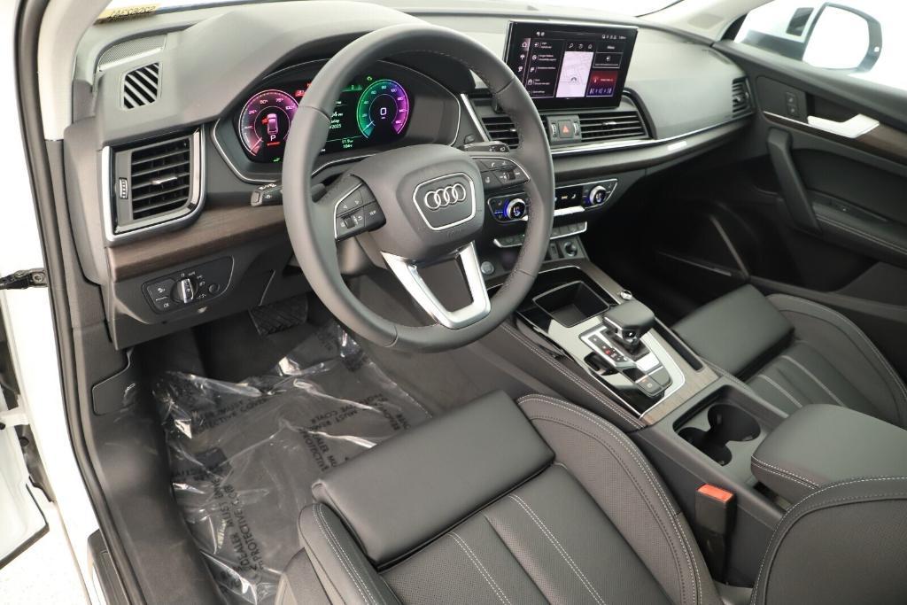 new 2025 Audi Q5 car, priced at $67,935