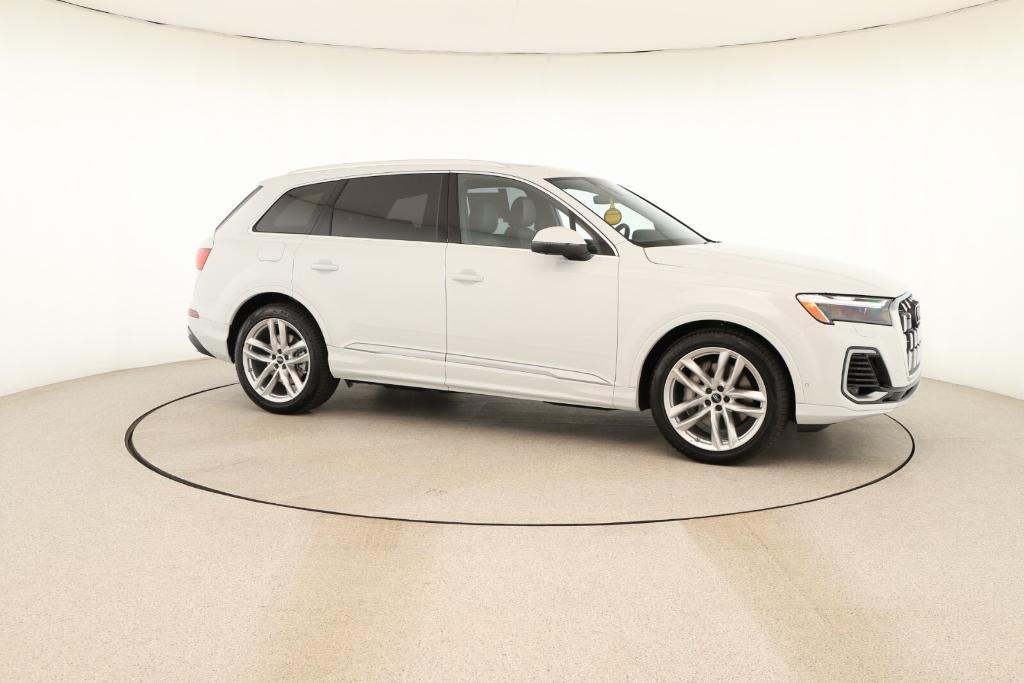 new 2025 Audi Q7 car, priced at $76,900
