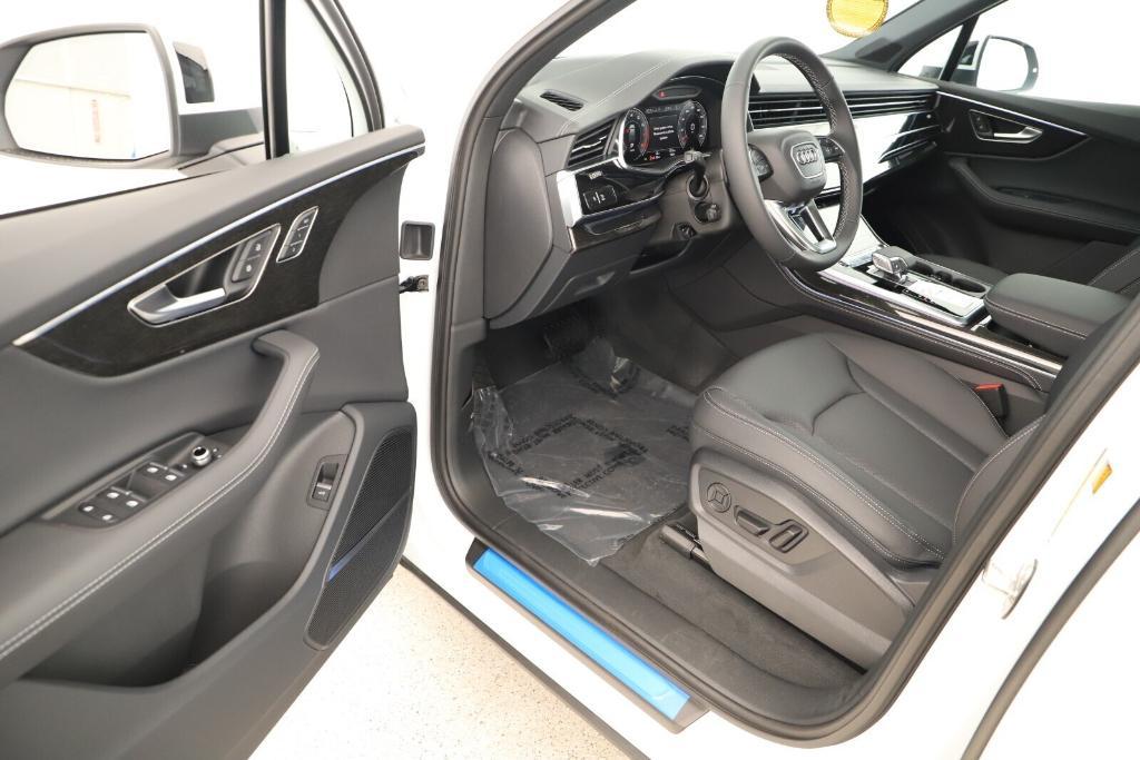 new 2025 Audi Q7 car, priced at $76,900