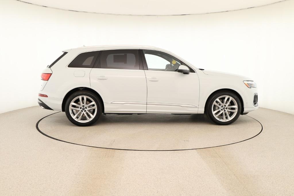 new 2025 Audi Q7 car, priced at $76,900