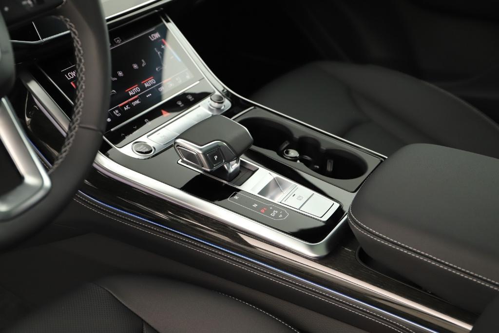 new 2025 Audi Q7 car, priced at $76,900