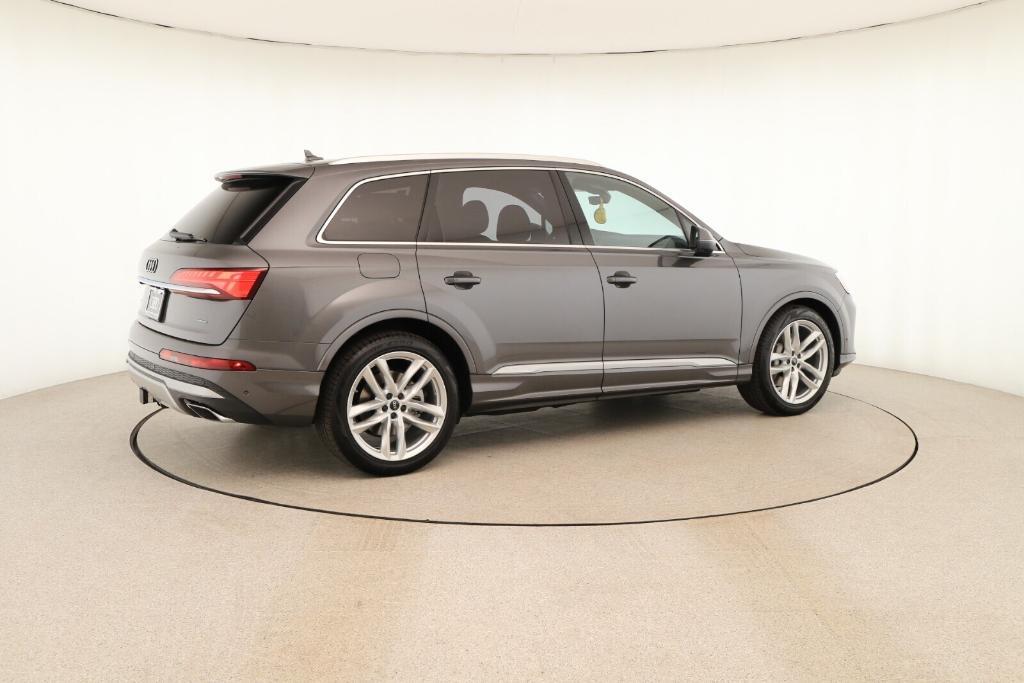 new 2025 Audi Q7 car, priced at $76,300