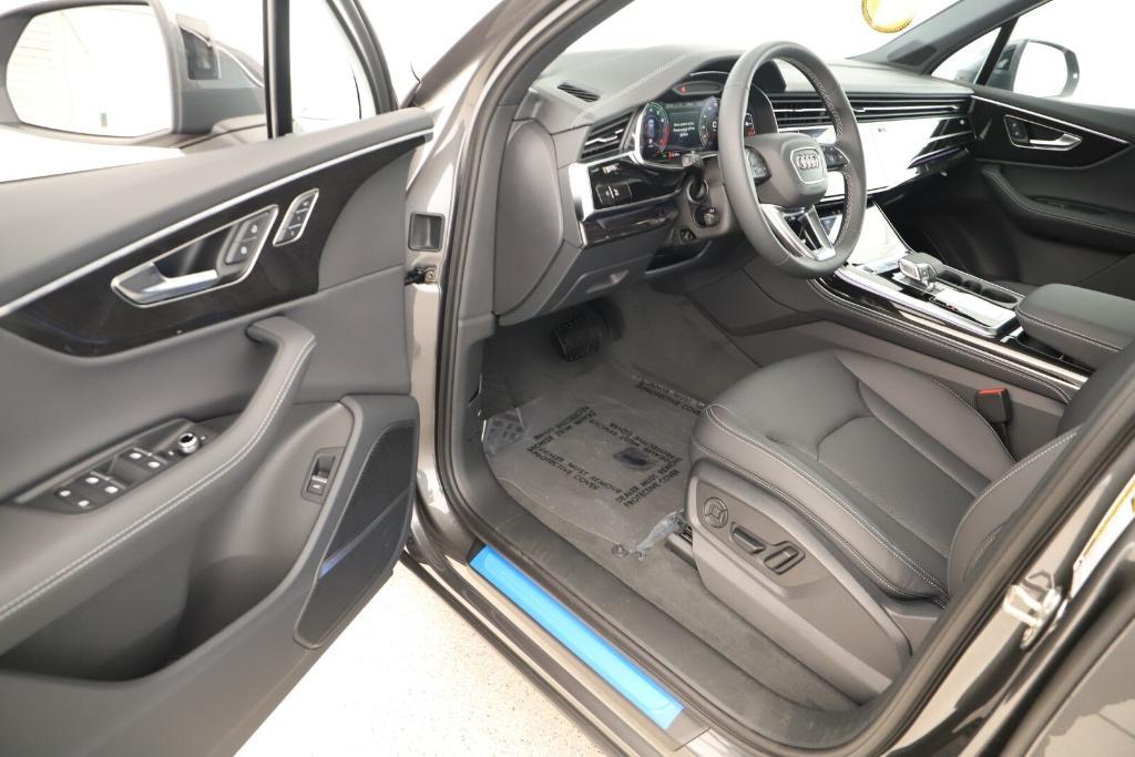 new 2025 Audi Q7 car, priced at $76,300