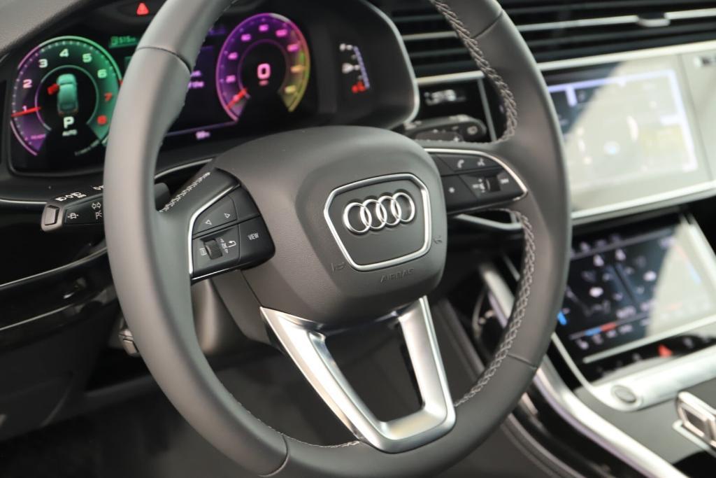 new 2025 Audi Q7 car, priced at $76,300