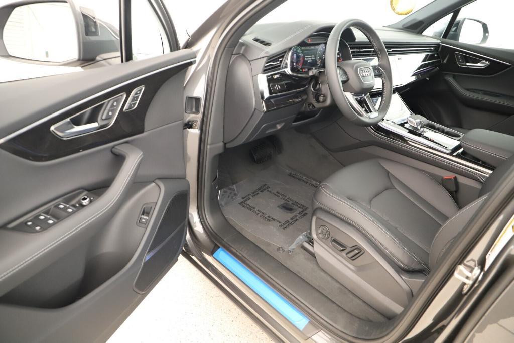 new 2025 Audi Q7 car, priced at $76,300