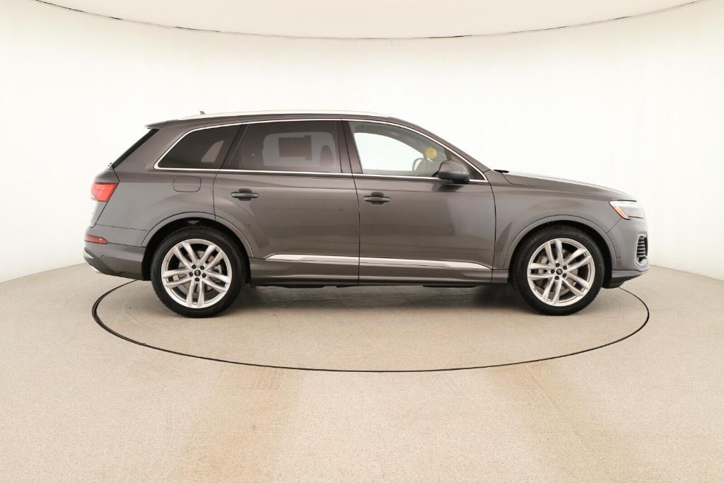 new 2025 Audi Q7 car, priced at $76,300