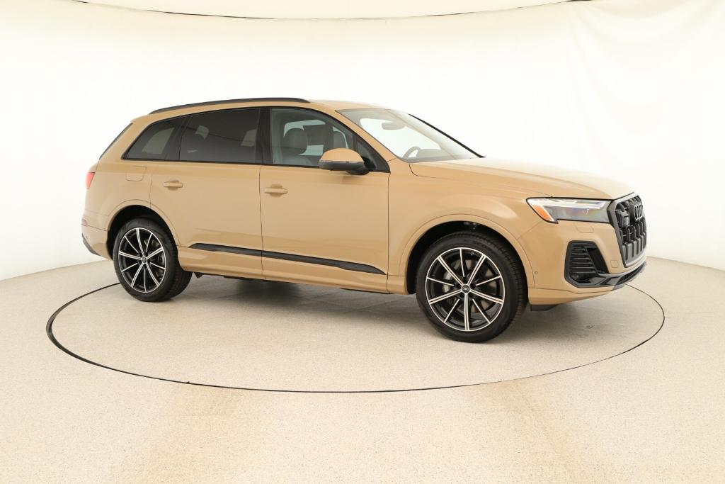 new 2025 Audi Q7 car, priced at $69,370