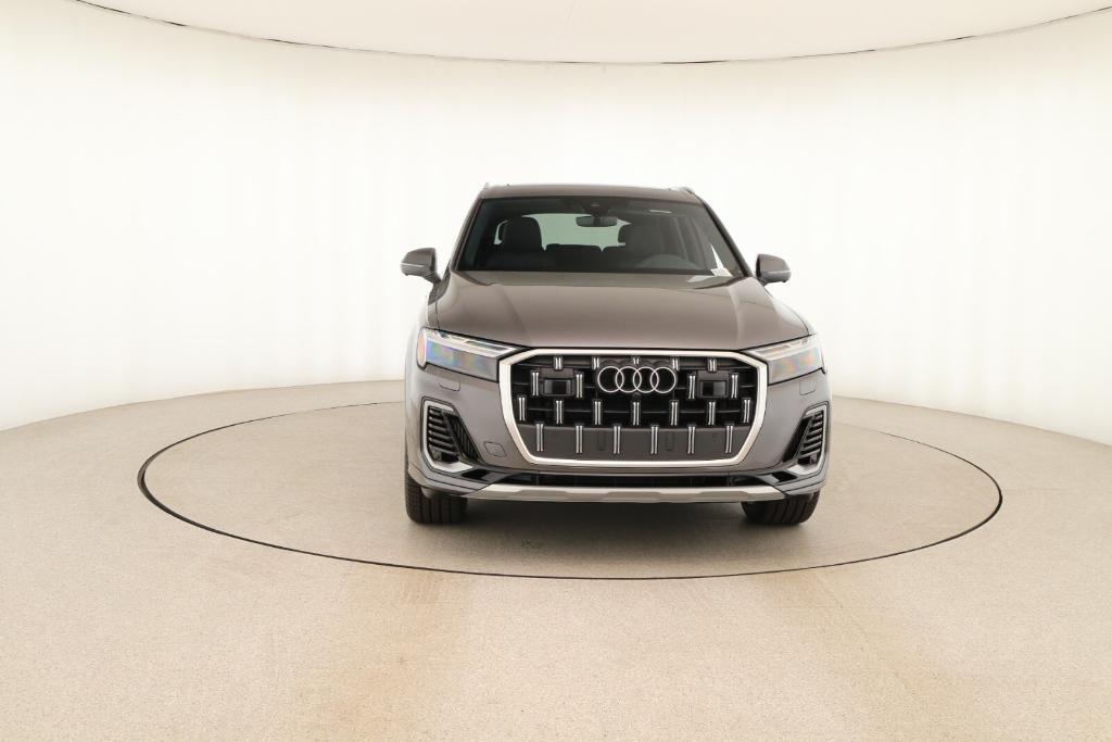 new 2025 Audi Q7 car, priced at $76,300