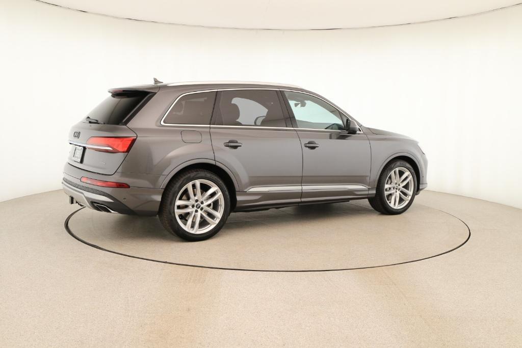 new 2025 Audi Q7 car, priced at $76,300
