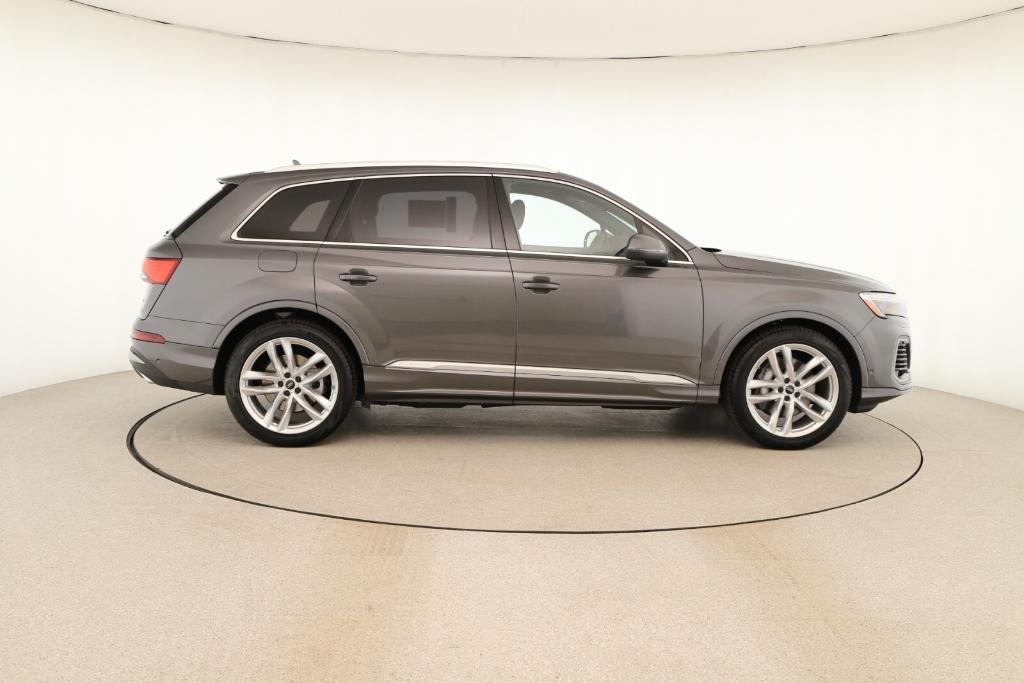 new 2025 Audi Q7 car, priced at $76,300