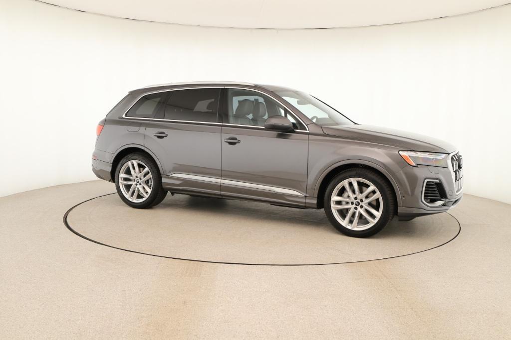 new 2025 Audi Q7 car, priced at $76,300
