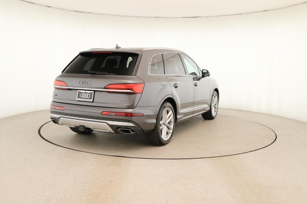 new 2025 Audi Q7 car, priced at $76,300