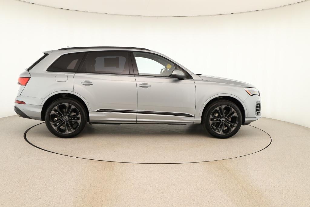 new 2025 Audi Q7 car, priced at $77,460