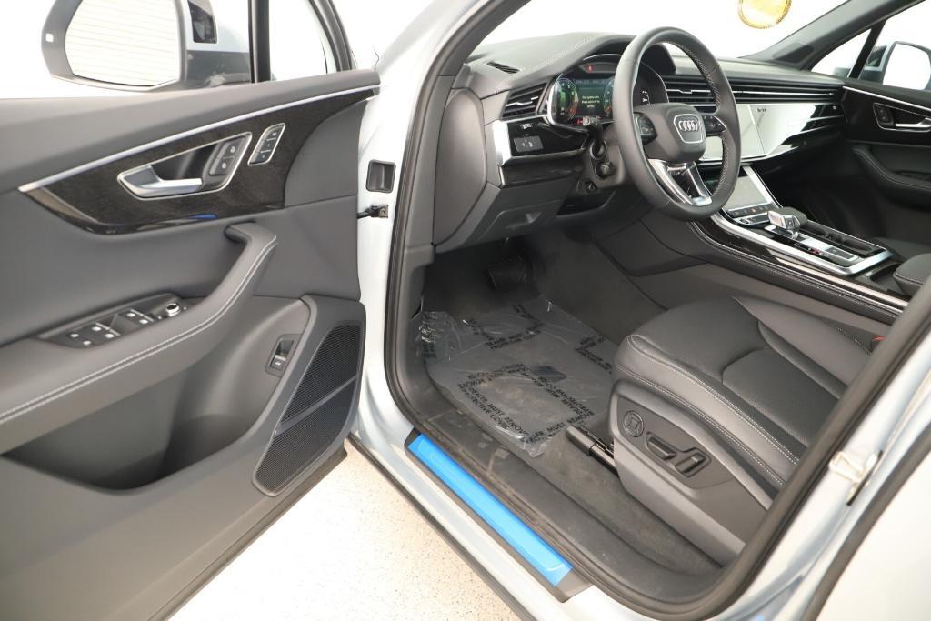 new 2025 Audi Q7 car, priced at $77,460