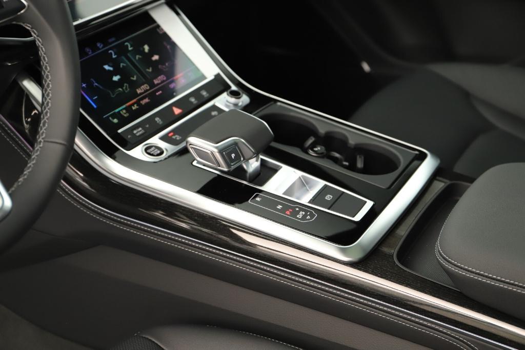 new 2025 Audi Q7 car, priced at $77,460