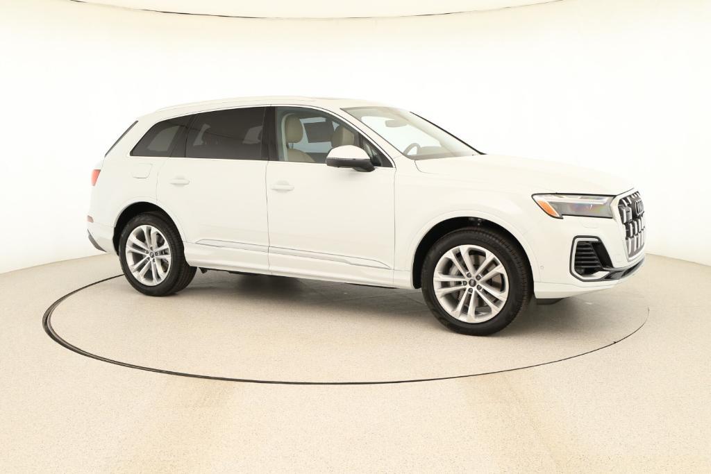 new 2025 Audi Q7 car, priced at $75,510