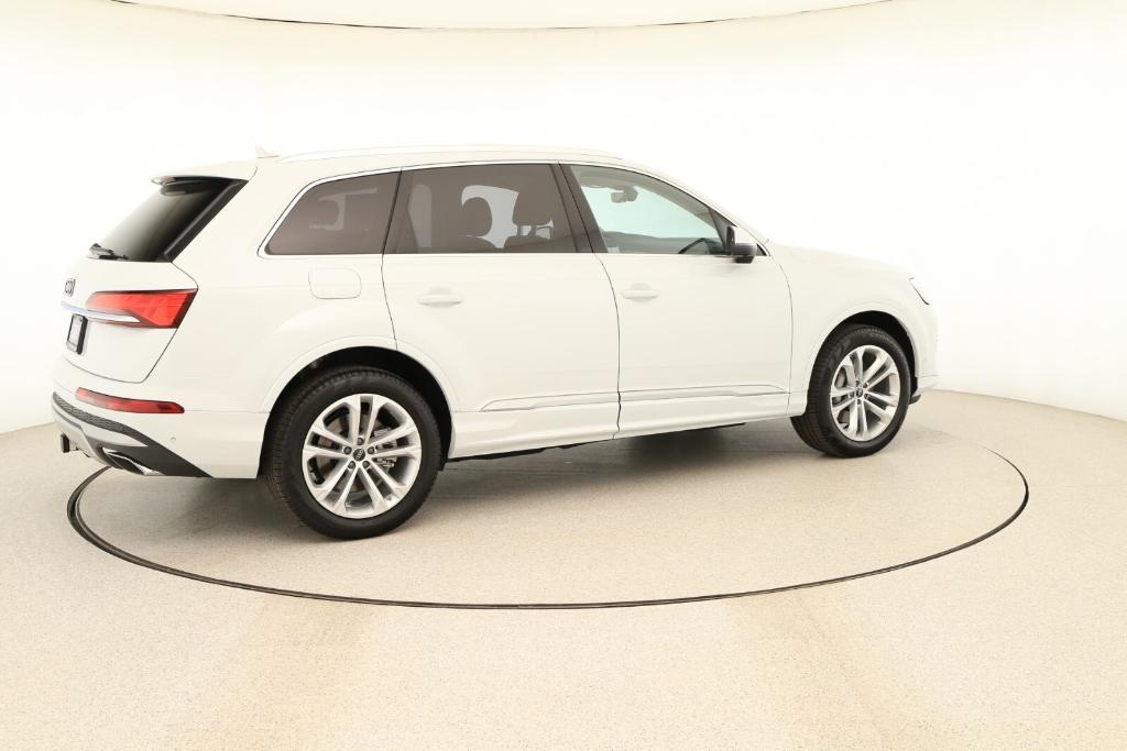 new 2025 Audi Q7 car, priced at $75,510