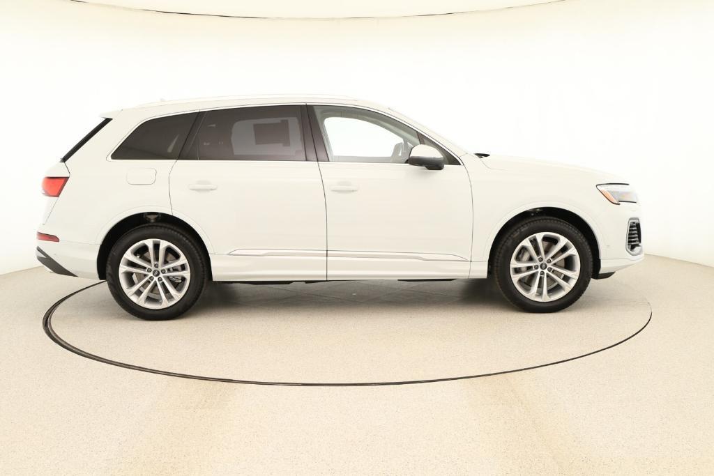 new 2025 Audi Q7 car, priced at $75,510