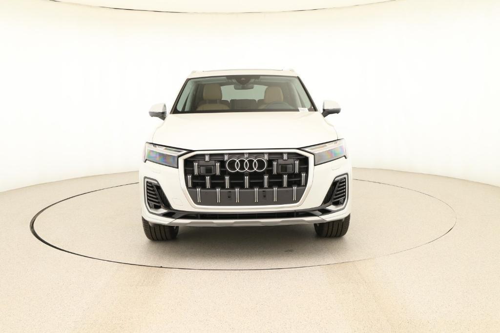 new 2025 Audi Q7 car, priced at $75,510