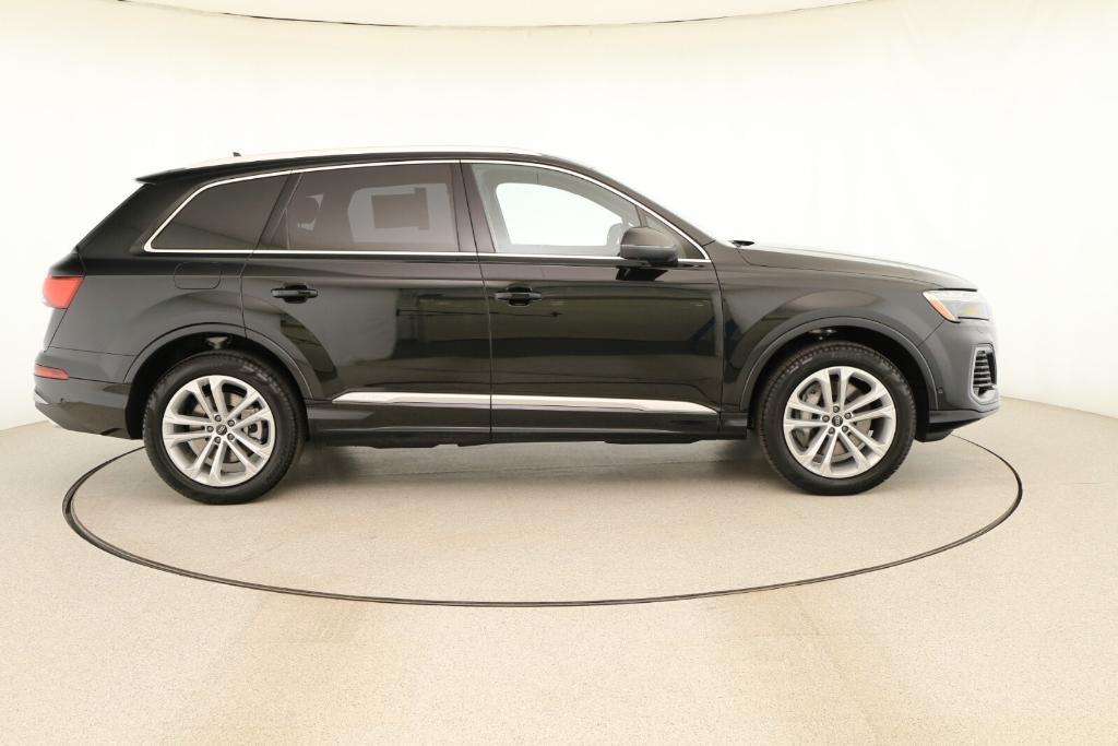 new 2025 Audi Q7 car, priced at $75,510