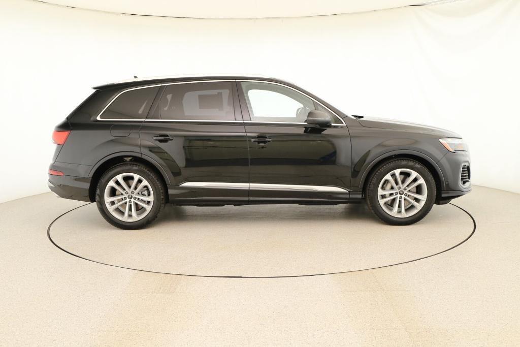 new 2025 Audi Q7 car, priced at $80,870