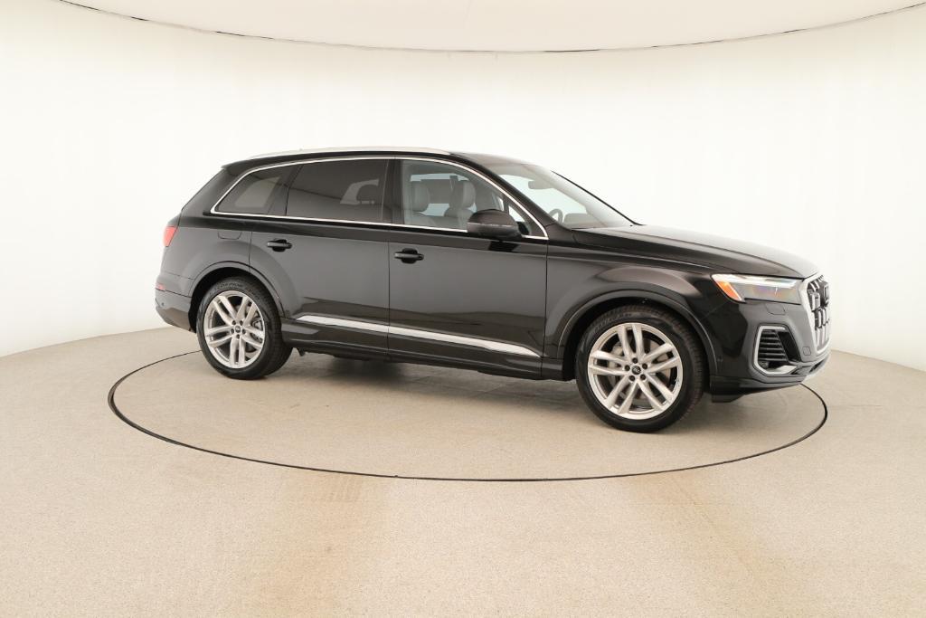 new 2025 Audi Q7 car, priced at $76,170