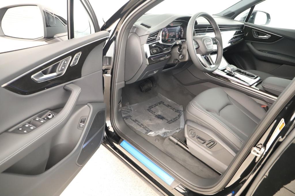 new 2025 Audi Q7 car, priced at $76,170