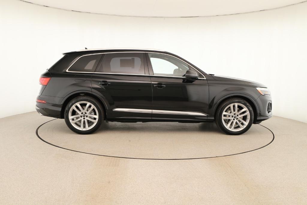 new 2025 Audi Q7 car, priced at $76,170