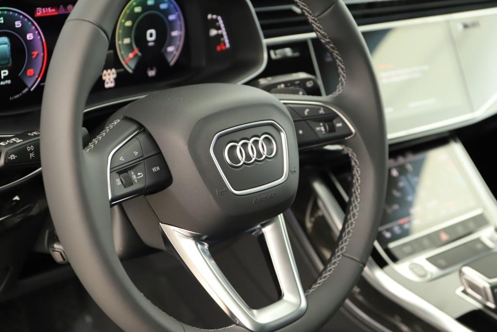 new 2025 Audi Q7 car, priced at $75,510