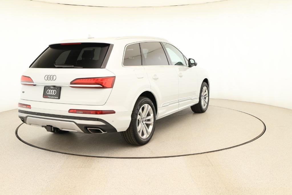 new 2025 Audi Q7 car, priced at $75,510