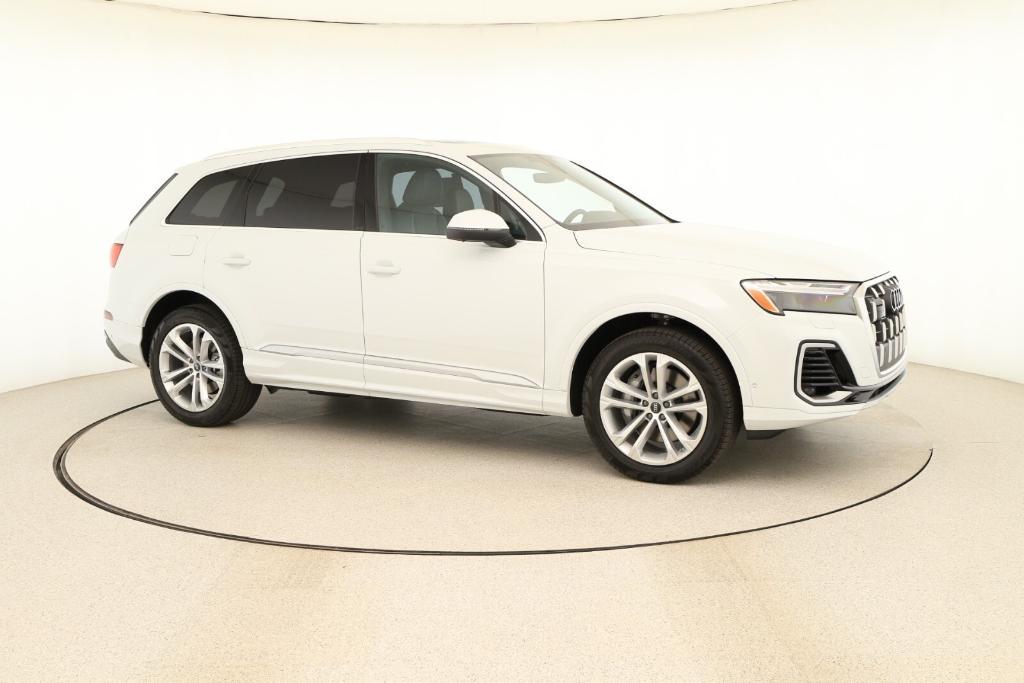 new 2025 Audi Q7 car, priced at $75,510