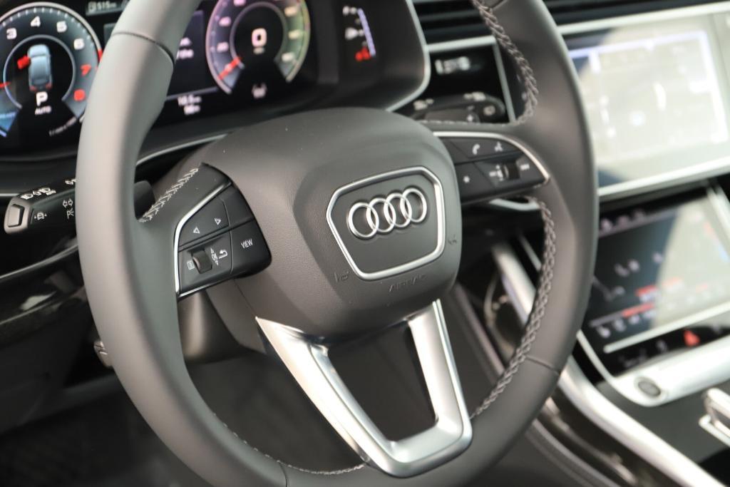 new 2025 Audi Q7 car, priced at $76,300