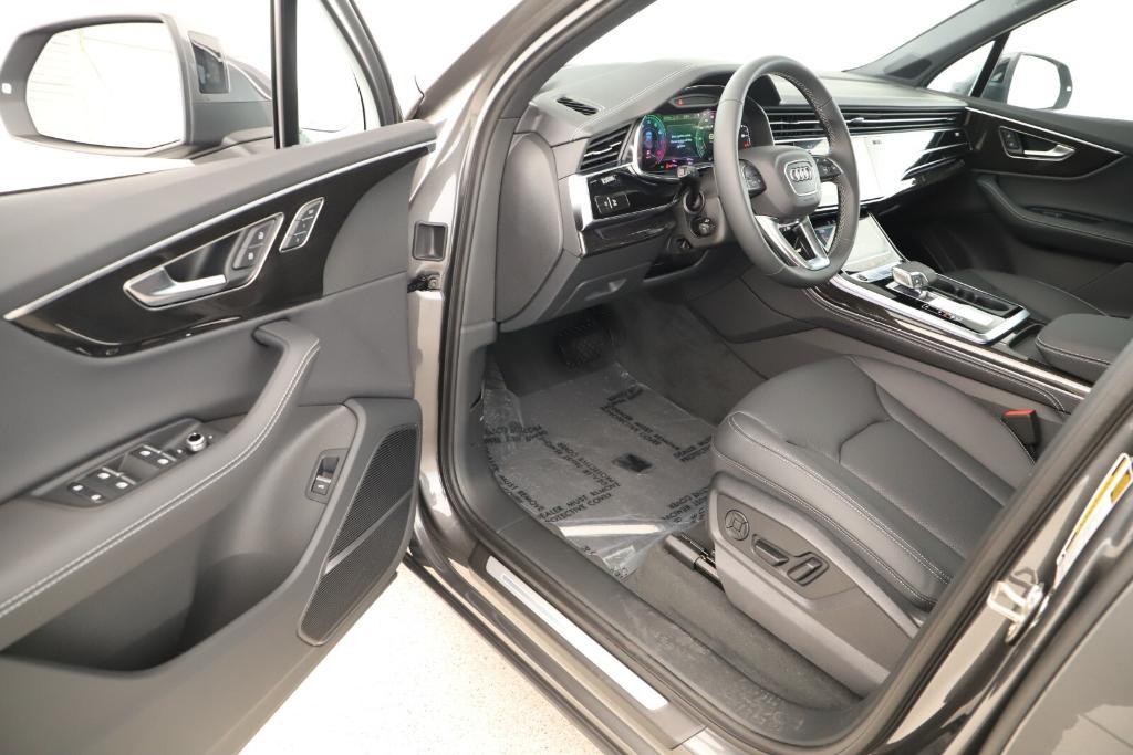 new 2025 Audi Q7 car, priced at $76,300