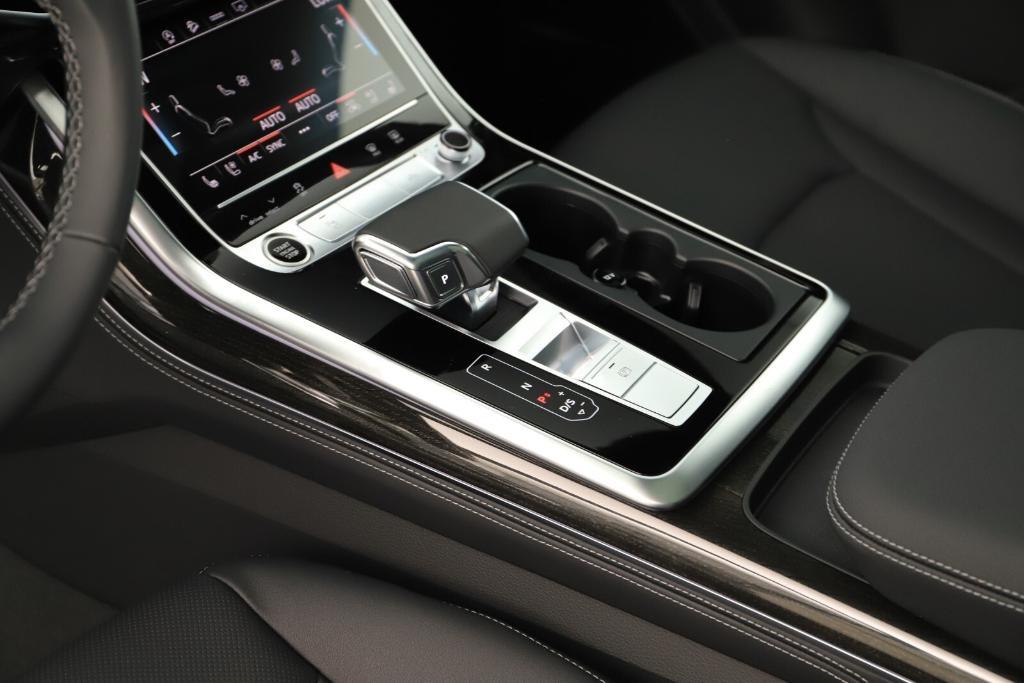 new 2025 Audi Q7 car, priced at $76,300