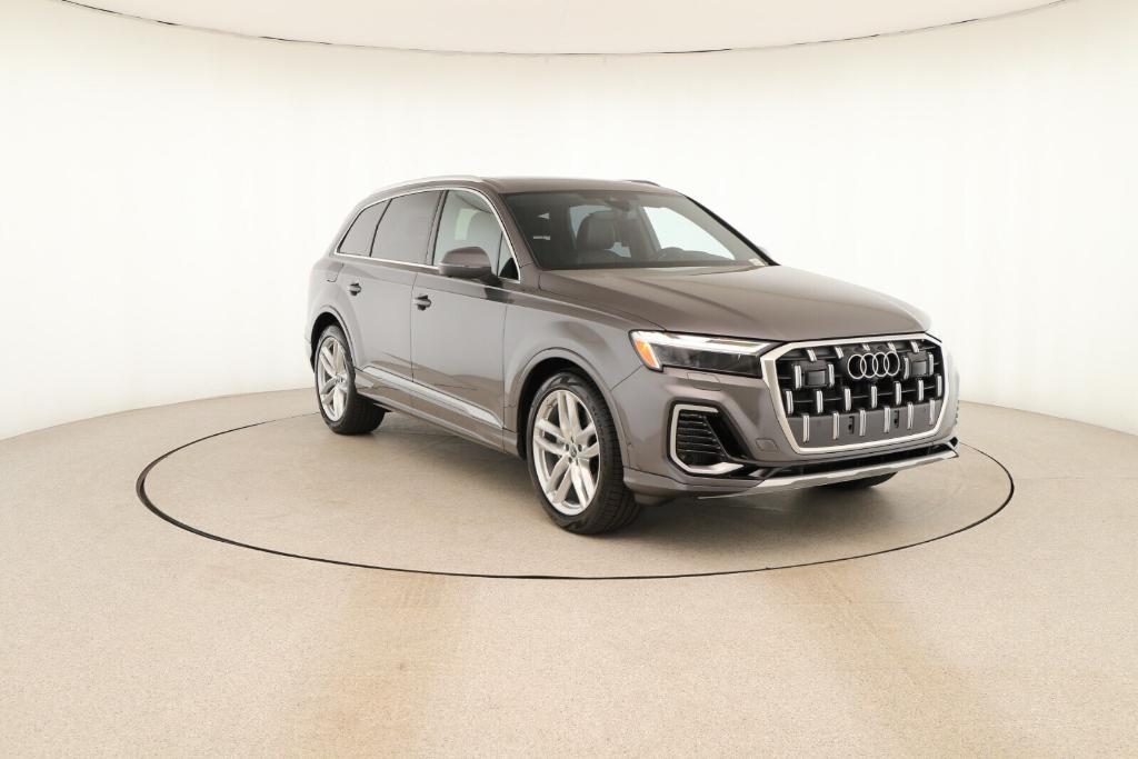 new 2025 Audi Q7 car, priced at $76,300