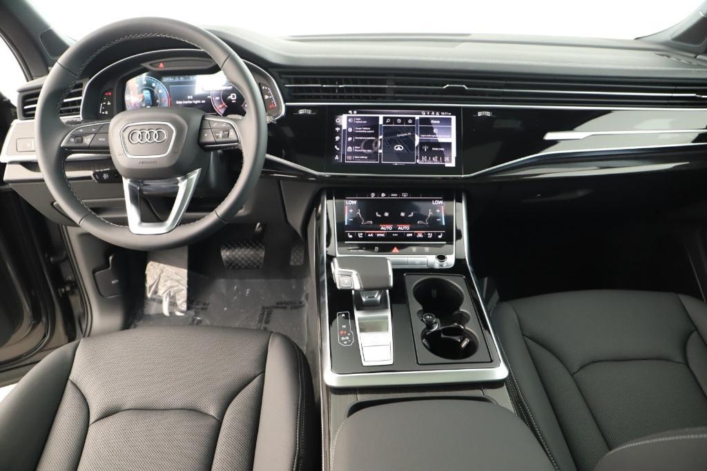 new 2025 Audi Q7 car, priced at $76,300