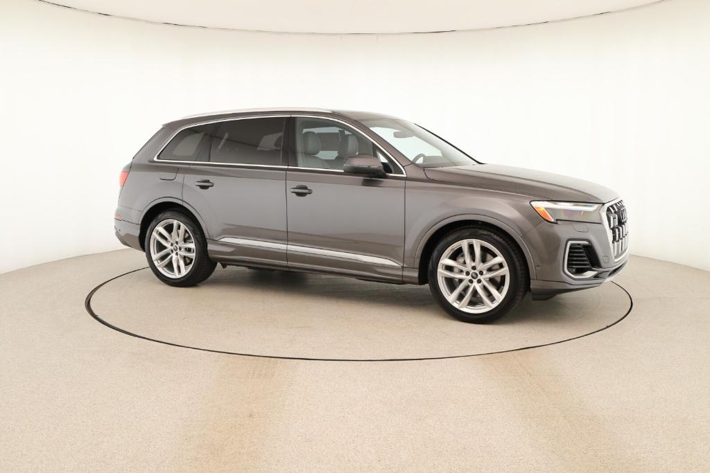 new 2025 Audi Q7 car, priced at $76,300