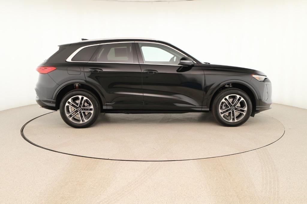 new 2025 Audi Q5 car, priced at $60,025