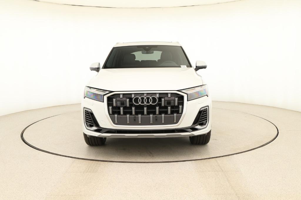 new 2025 Audi Q7 car, priced at $75,510