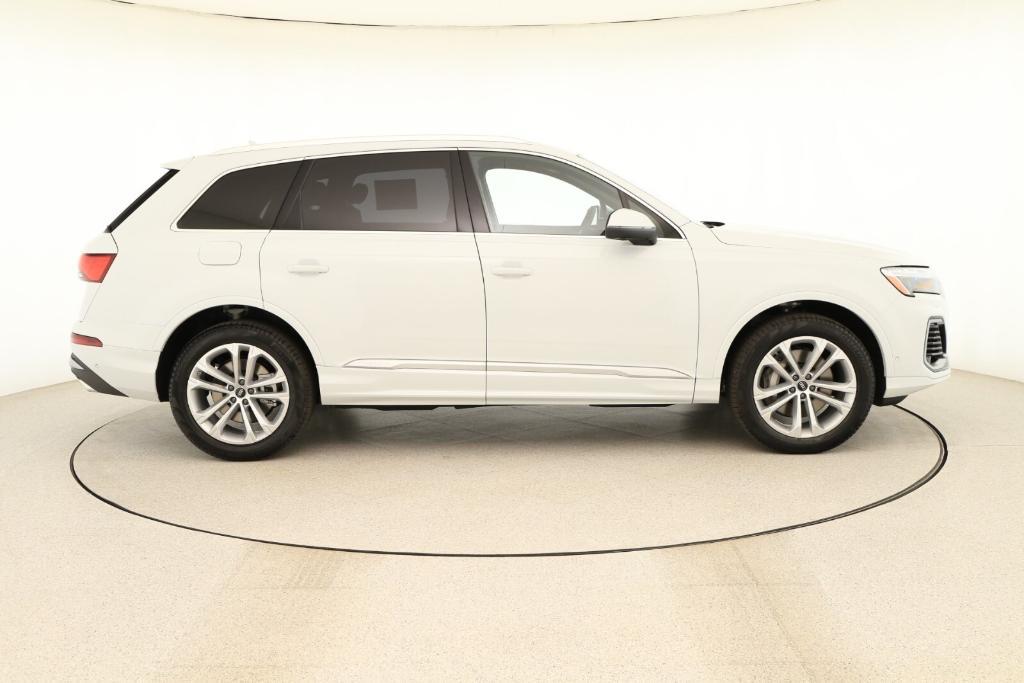 new 2025 Audi Q7 car, priced at $75,510