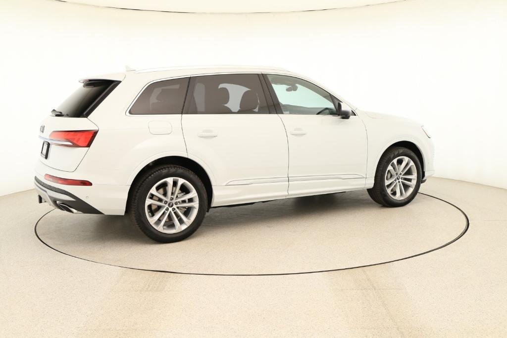 new 2025 Audi Q7 car, priced at $75,510