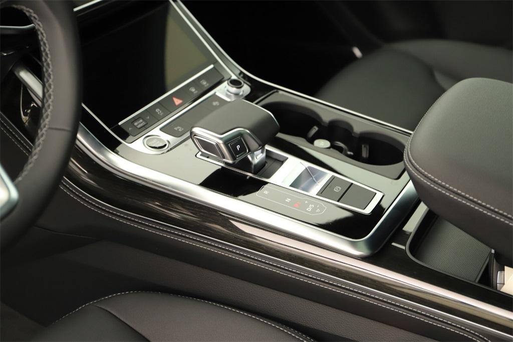 new 2025 Audi Q7 car, priced at $69,370