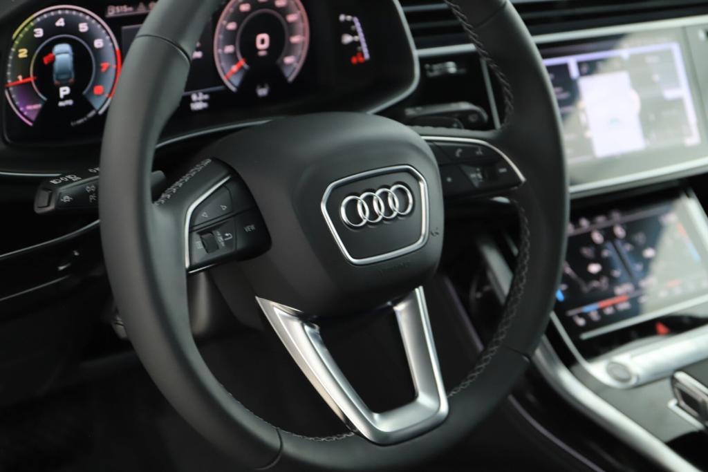 new 2025 Audi Q7 car, priced at $76,770