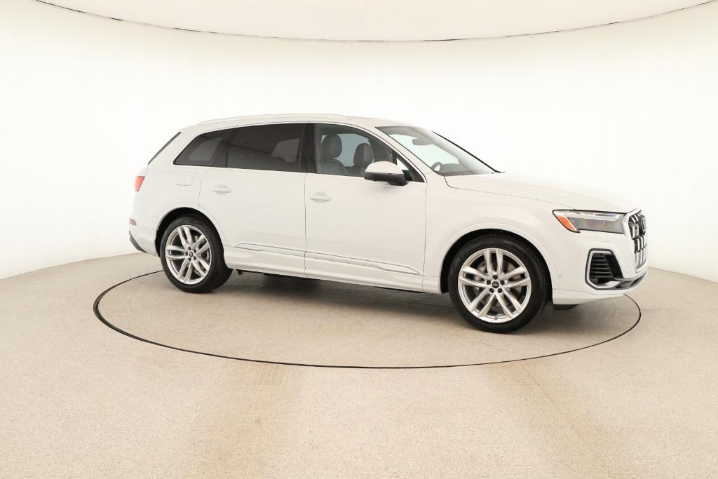 new 2025 Audi Q7 car, priced at $76,770