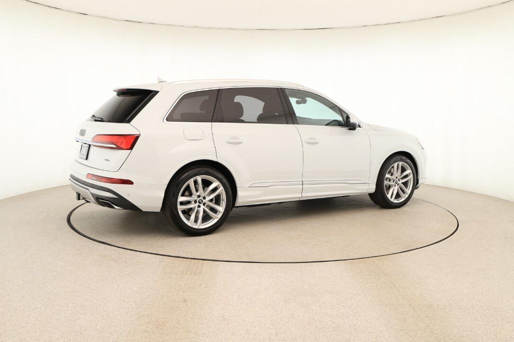 new 2025 Audi Q7 car, priced at $76,770