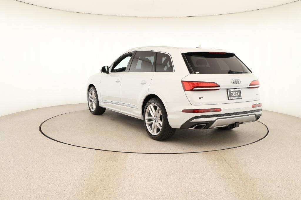 new 2025 Audi Q7 car, priced at $76,770