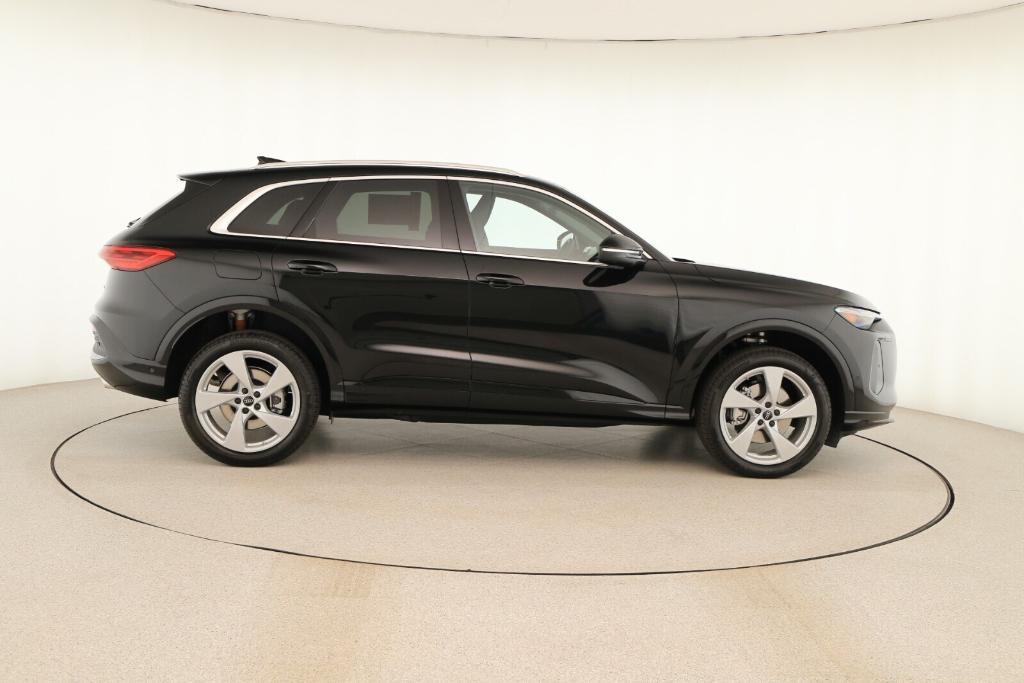new 2025 Audi Q5 car, priced at $61,150