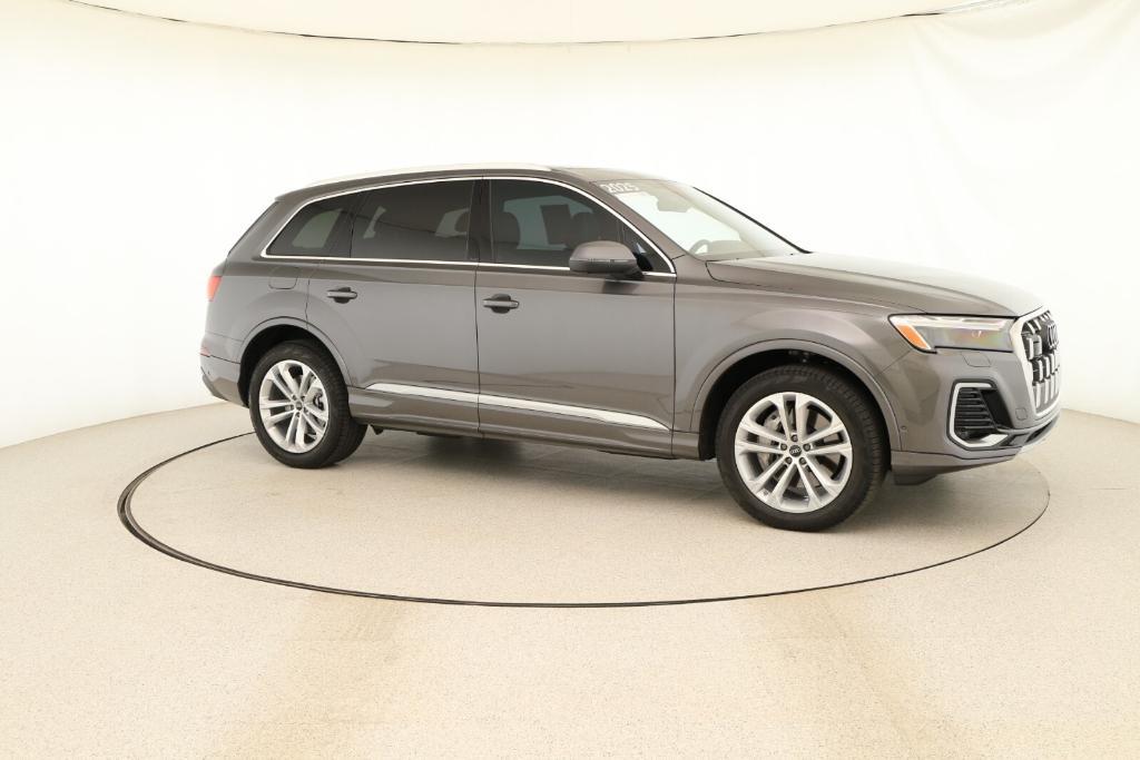 used 2025 Audi Q7 car, priced at $50,988