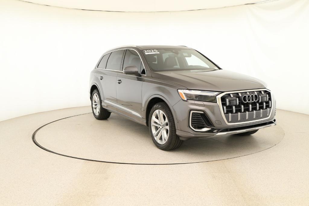 used 2025 Audi Q7 car, priced at $50,988