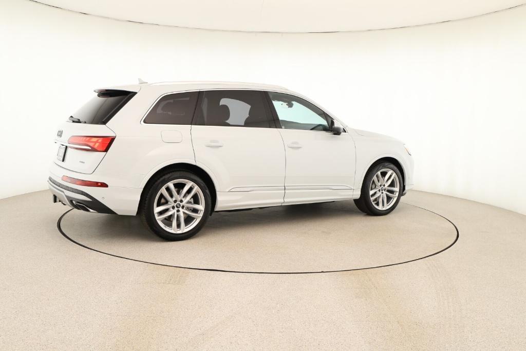new 2025 Audi Q7 car, priced at $76,260